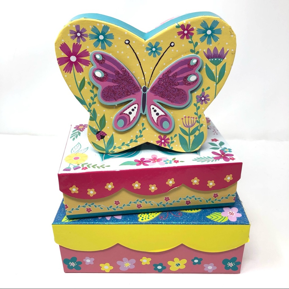 Pretty stacking boxes in like new